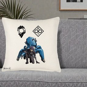 Perna Personalizata Ghost in the Shell Motoko si Tachikoma, 40x40 cm, Crem Reliefat, Husa Detasabila, Perna Inclusa, BEKZ®