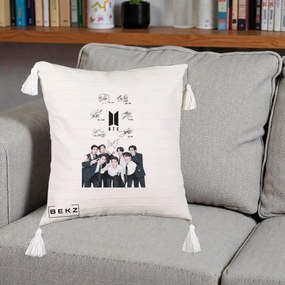 Perna Personalizata K-pop BTS Autografe Toti Membrii cu Fotografie, 40x40 cm, Bej cu Franjuri, Husa Detasabila, Perna Inclusa, BEKZ®