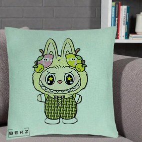 Perna Personalizata Labubu Galben cu Mere si Salopeta, 40x40 cm, Verde Menta, Husa Detasabila, Perna Inclusa, BEKZ®