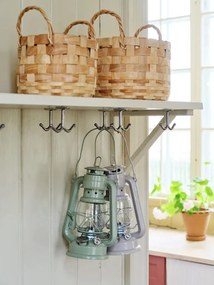 Felinar vintage bej cu petrol, din metal și sticlă, cu detalii argintii, capac de siguranță și fitil inclus, „Hurricane Lantern Beige Small"