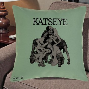 Perna Personalizata K-pop KATSEYE Foto Roz Vintage, 40x40 cm, Verde, Husa Detasabila, Perna Inclusa, BEKZ®
