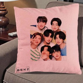 Perna Personalizata K-pop BTS Bangtan Boys Portret Grup Fanart, 40x40 cm, Roz, Husa Detasabila, Perna Inclusa, BEKZ®