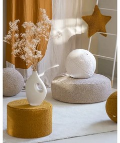 Pernă decorativă pentru copii crem cu tapițerie din țesătură bouclé Ball – Wigiwama
