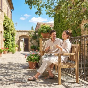 Outsunny Bancă de Grădină pentru 2 Persoane, Bancă de Exterior cu Lamele din Lemn de Molid, Stil Country, Bancă pentru Terasă, Patio și Curte, 150x57x93 cm, Culoare Teak | Aosom Romania