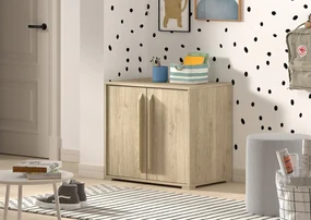 Comodă cu 2 uși din colecția Sam, finisaj stejar, cu raft interior – Vipack