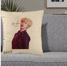 Perna Personalizata K-pop BTS Jimin Portret Artistic par Blond Autograf, 40x40 cm, Bej, Husa Detasabila, Perna Inclusa, BEKZ®