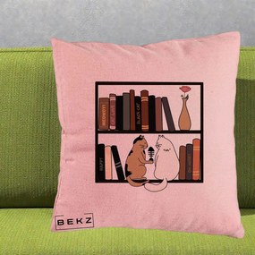 Perna Personalizata Pisici si Carti pe Raft, 40x40 cm, Roz, Husa Detasabila, Perna Inclusa, BEKZ®
