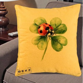 Perna Decorativa Buburuza Norocoasa pe Trifoi cu Patru Foi, 40x40 cm, Galben, Husa Detasabila, Perna Inclusa, BEKZ®