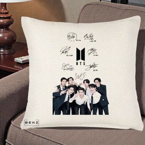 Perna Personalizata K-pop BTS Autografe Toti Membrii cu Fotografie, 40x40 cm, Crem Reliefat, Husa Detasabila, Perna Inclusa, BEKZ®