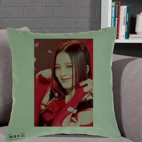 Perna Personalizata K-pop BLACKPINK Jisoo Rosu, 40x40 cm, Verde, Husa Detasabila, Perna Inclusa, BEKZ®