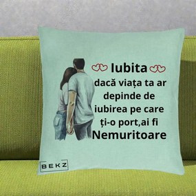 Cadou pentru Iubita - Perna Personalizata Iubita Nemuritoare cu Cuplu Acuarela Roz si Inimi, 40x40 cm, Verde Menta, Husa Detasabila, Perna Inclusa, BEKZ®