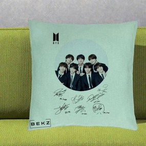 Perna Personalizata K-pop BTS Fotografie Grup Costum Negru si Autografe Cerc, 40x40 cm, Verde Menta, Husa Detasabila, Perna Inclusa, BEKZ®