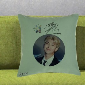 Perna Personalizata K-pop BTS RM Namjoon Portret Cerc cu Autograf, 40x40 cm, Verde, Husa Detasabila, Perna Inclusa, BEKZ®
