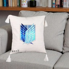 Perna Personalizata Attack on Titan Wings of Freedom, 40x40 cm, Bej cu Franjuri, Husa Detasabila, Perna Inclusa, BEKZ®
