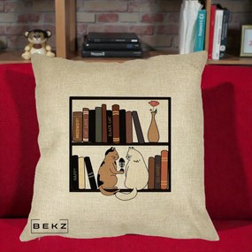 Perna Personalizata Pisici si Carti pe Raft, 40x40 cm, Crem, Husa Detasabila, Perna Inclusa, BEKZ®