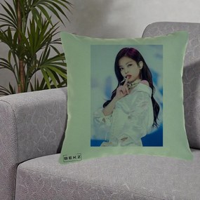 Perna Personalizata K-pop BLACKPINK Jennie Concert Alb cu Microfon, 40x40 cm, Verde, Husa Detasabila, Perna Inclusa, BEKZ®