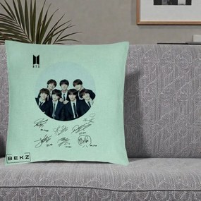 Perna Personalizata K-pop BTS Fotografie Grup Costum Negru si Autografe Cerc, 40x40 cm, Verde Menta, Husa Detasabila, Perna Inclusa, BEKZ®