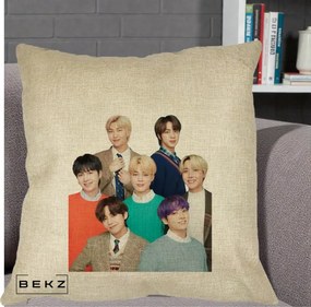 Perna Personalizata K-pop BTS Fotografie Grup Tinute Elegante, 40x40 cm, Crem, Husa Detasabila, Perna Inclusa, BEKZ®