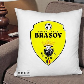 Perna Personalizata FC Brasov Fotbal Romania, 40x40 cm, Alb Pufos, Husa Detasabila, Perna Inclusa, BEKZ®