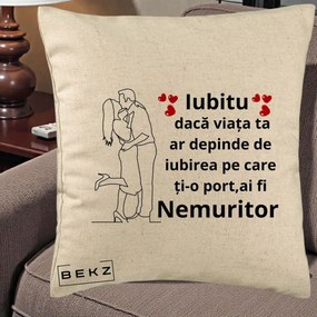 Cadou pentru Iubit - Perna Personalizata Iubitu Nemuritor cu Cuplu Line-Art si Inimi Rosii, 40x40 cm, Bej, Husa Detasabila, Perna Inclusa, BEKZ®