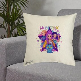 Perna Personalizata K-pop HUNTRX Trio cu Pisica Stele, 40x40 cm, Ecru, Husa Detasabila, Perna Inclusa, BEKZ®