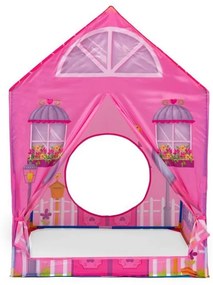 Cort în designul unei frumoase case roz cu un tunel