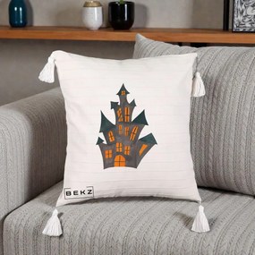 Perna Decorativa Halloween Casa Bantuita Minimalista, 40x40 cm, Bej cu Franjuri, Husa Detasabila, Perna Inclusa, BEKZ®
