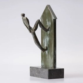 Statueta bronz masiv "Facand imposibilul posibil"