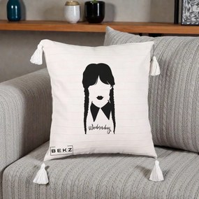 Perna Personalizata Wednesday Addams Silueta Alb-Negru, 40x40 cm, Bej cu Franjuri, Husa Detasabila, Perna Inclusa, BEKZ®