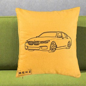 Perna Personalizata BMW Seria 7 Linie Minimalista, 40x40 cm, Galben, Husa Detasabila, Perna Inclusa, BEKZ®
