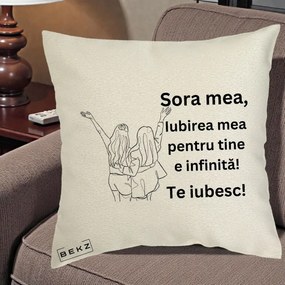 Cadou pentru Sora - Perna Personalizata Sora Mea Te Iubesc Line Art Doua Fete cu Brate Ridicate, 40x40 cm, Ecru, Husa Detasabila, Perna Inclusa, BEKZ®