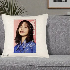 Perna Personalizata K-pop BLACKPINK Lisa cu Semnatura, 40x40 cm, Crem Reliefat, Husa Detasabila, Perna Inclusa, BEKZ®
