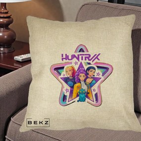 Perna Personalizata K-pop HUNTRX Trio Stea cu Pisica, 40x40 cm, Crem, Husa Detasabila, Perna Inclusa, BEKZ®