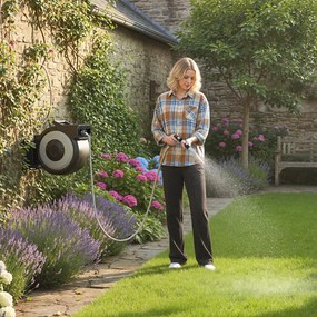 Furtun de grădină montat pe perete, retractabil