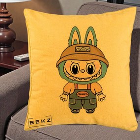 Perna Personalizata Labubu Toanart Blugi, 40x40 cm, Galben, Husa Detasabila, Perna Inclusa, BEKZ®