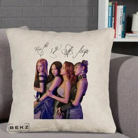 Perna Personalizata K-pop BLACKPINK Fotografie Grup Autografe Deasupra, 40x40 cm, Bej Canapea, Husa Detasabila, Perna Inclusa, BEKZ®