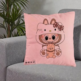Perna Personalizata Labubu x Hello Kitty Maro-Vintage, 40x40 cm, Roz, Husa Detasabila, Perna Inclusa, BEKZ®