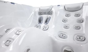 Minipiscina jacuzzi 3 persoane 32 jeturi hidromasaj, WiFi, sistem audio, 160 x 215 cm, Wellis Teide Life Deluxe