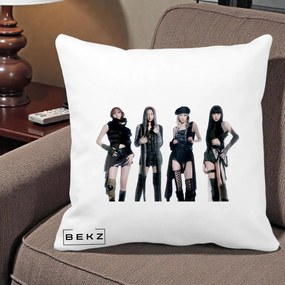 Perna Personalizata K-pop BLACKPINK Tinute Negre Elegante Grup, 40x40 cm, Alba Mata, Husa Detasabila, Perna Inclusa, BEKZ®