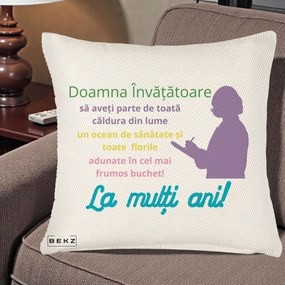 Cadou pentru Invatatoare - Perna Personalizata Doamna Invatatore La Multi Ani cu Silueta si Text Colorat, 40x40 cm, Crem Reliefat, Husa Detasabila, Perna Inclusa, BEKZ®