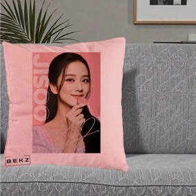 Perna Personalizata K-pop BLACKPINK Jisoo cu Semnatura si Fond Roz, 40x40 cm, Roz, Husa Detasabila, Perna Inclusa, BEKZ®