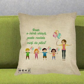 Cadou pentru Educatoare - Perna Personalizata Doar o Inima Uriasa poate Modela Minti de Pitici cu Educatoare si Baloane, 40x40 cm, Crem, Husa Detasabila, Perna Inclusa, BEKZ®