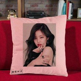 Perna Personalizata K-pop BLACKPINK Jennie Editorial Negru cu Inele, 40x40 cm, Roz, Husa Detasabila, Perna Inclusa, BEKZ®