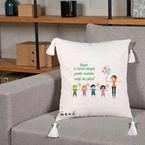 Cadou pentru Educatoare - Perna Personalizata Doar o Inima Uriasa poate Modela Minti de Pitici cu Educatoare si Baloane, 40x40 cm, Bej cu Franjuri, Husa Detasabila, Perna Inclusa, BEKZ®