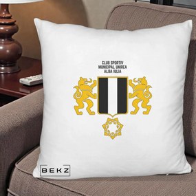 Perna Personalizata CSM Unirea Alba Iulia Fotbal, 40x40 cm, Alb Pufos, Husa Detasabila, Perna Inclusa, BEKZ®