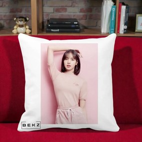 Perna Personalizata K-pop BLACKPINK Lisa Roz, 40x40 cm, Alba Mata, Husa Detasabila, Perna Inclusa, BEKZ®