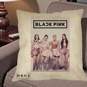 Perna Personalizata K-pop BLACKPINK Poster Roz Tinute Coordonate, 40x40 cm, Crem, Husa Detasabila, Perna Inclusa, BEKZ®