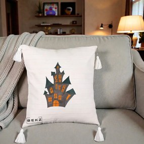 Perna Decorativa Halloween Casa Bantuita Minimalista, 40x40 cm, Bej cu Franjuri, Husa Detasabila, Perna Inclusa, BEKZ®