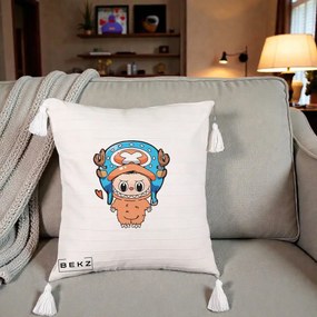 Perna Personalizata Labubu x Tony Tony Chopper, 40x40 cm, Bej cu Franjuri, Husa Detasabila, Perna Inclusa, BEKZ®