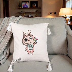 Perna Personalizata Labubu Roz cu Morisca, 40x40 cm, Bej cu Franjuri, Husa Detasabila, Perna Inclusa, BEKZ®